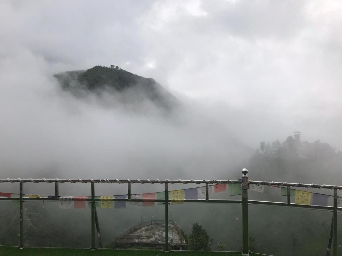 Icebergs Mussoorie - A Boutique Stay And 24 Hrs Roof Top Cafe מראה חיצוני תמונה