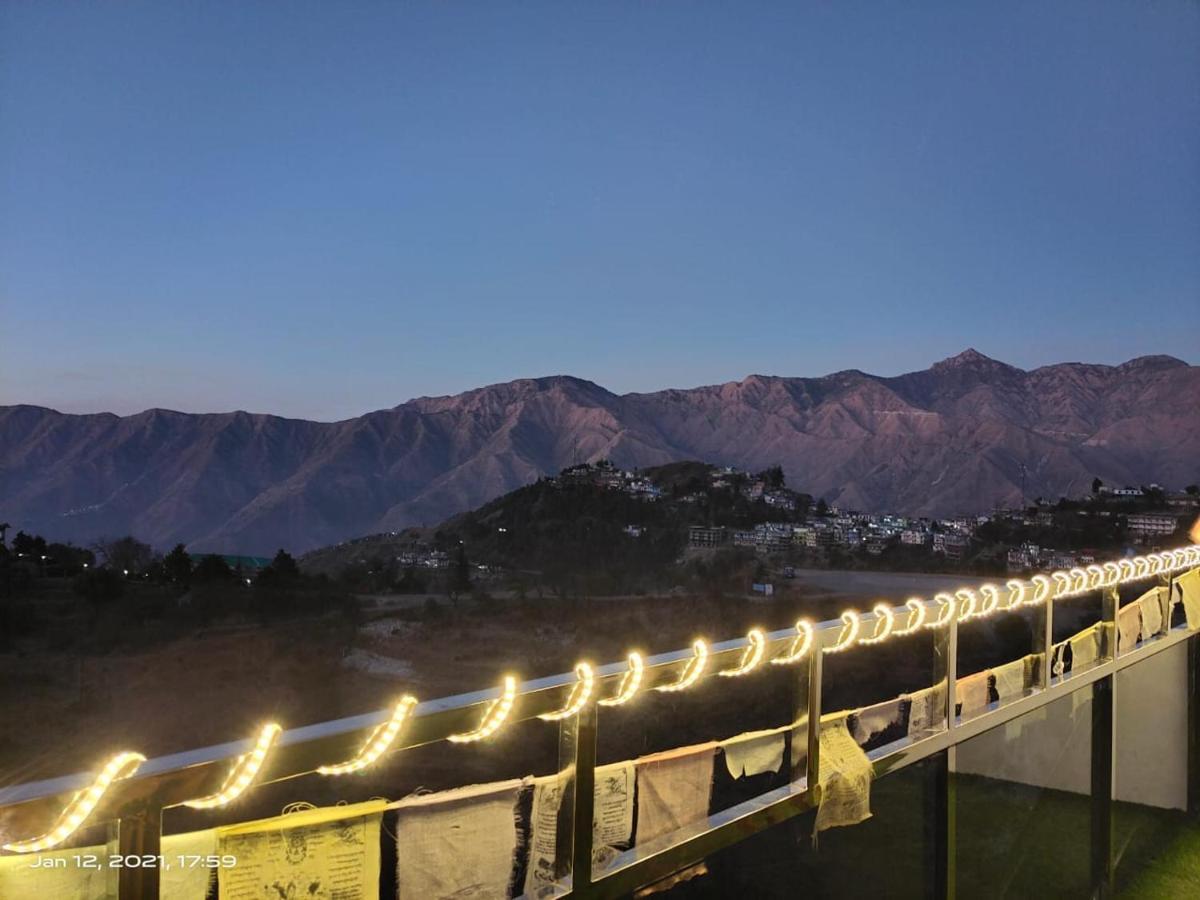 Icebergs Mussoorie - A Boutique Stay And 24 Hrs Roof Top Cafe מראה חיצוני תמונה