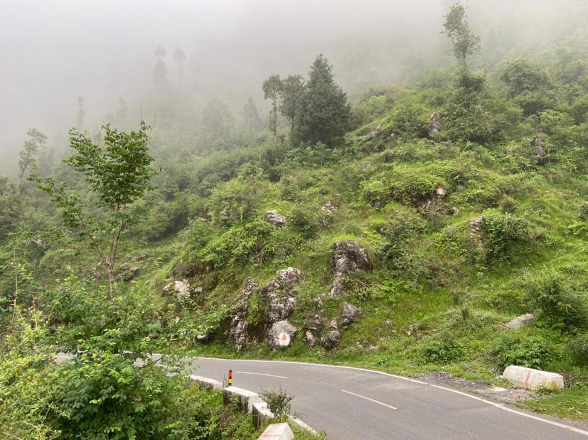 Icebergs Mussoorie - A Boutique Stay And 24 Hrs Roof Top Cafe מראה חיצוני תמונה