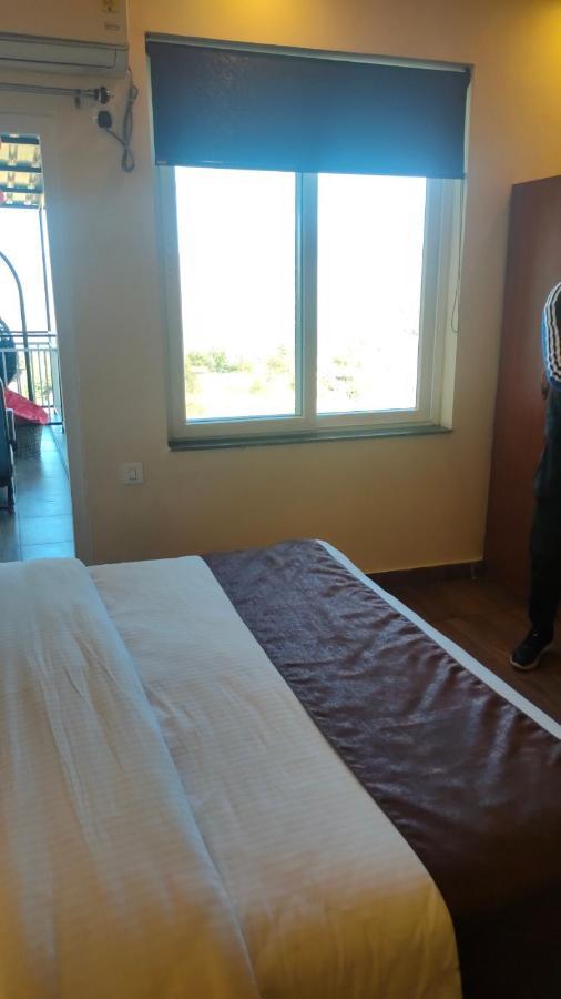 Icebergs Mussoorie - A Boutique Stay And 24 Hrs Roof Top Cafe מראה חיצוני תמונה