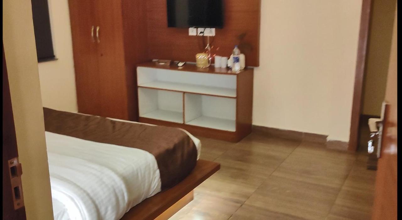 Icebergs Mussoorie - A Boutique Stay And 24 Hrs Roof Top Cafe מראה חיצוני תמונה