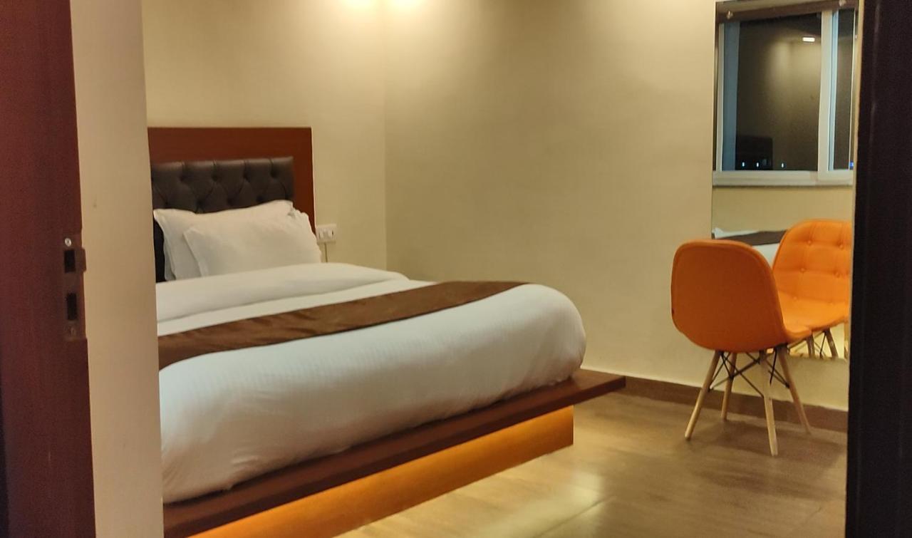 Icebergs Mussoorie - A Boutique Stay And 24 Hrs Roof Top Cafe מראה חיצוני תמונה