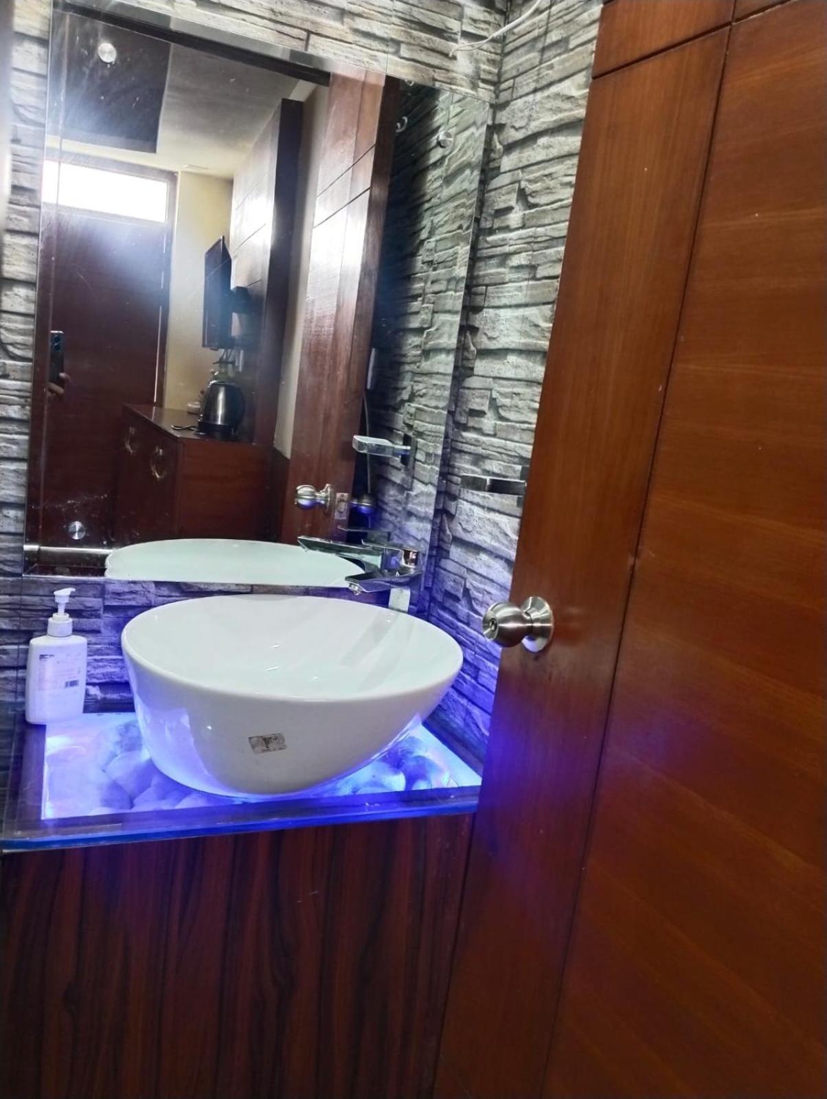 Icebergs Mussoorie - A Boutique Stay And 24 Hrs Roof Top Cafe מראה חיצוני תמונה