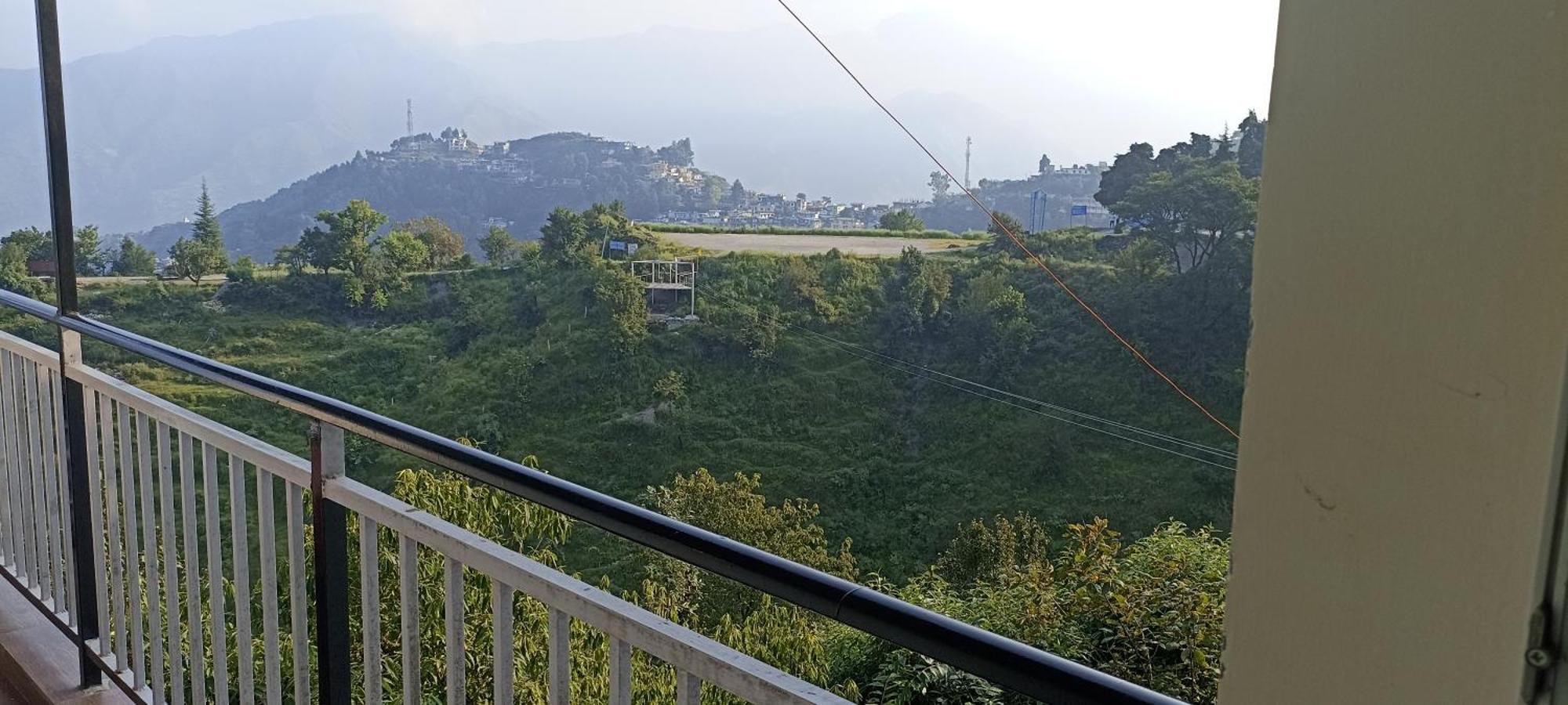 Icebergs Mussoorie - A Boutique Stay And 24 Hrs Roof Top Cafe מראה חיצוני תמונה