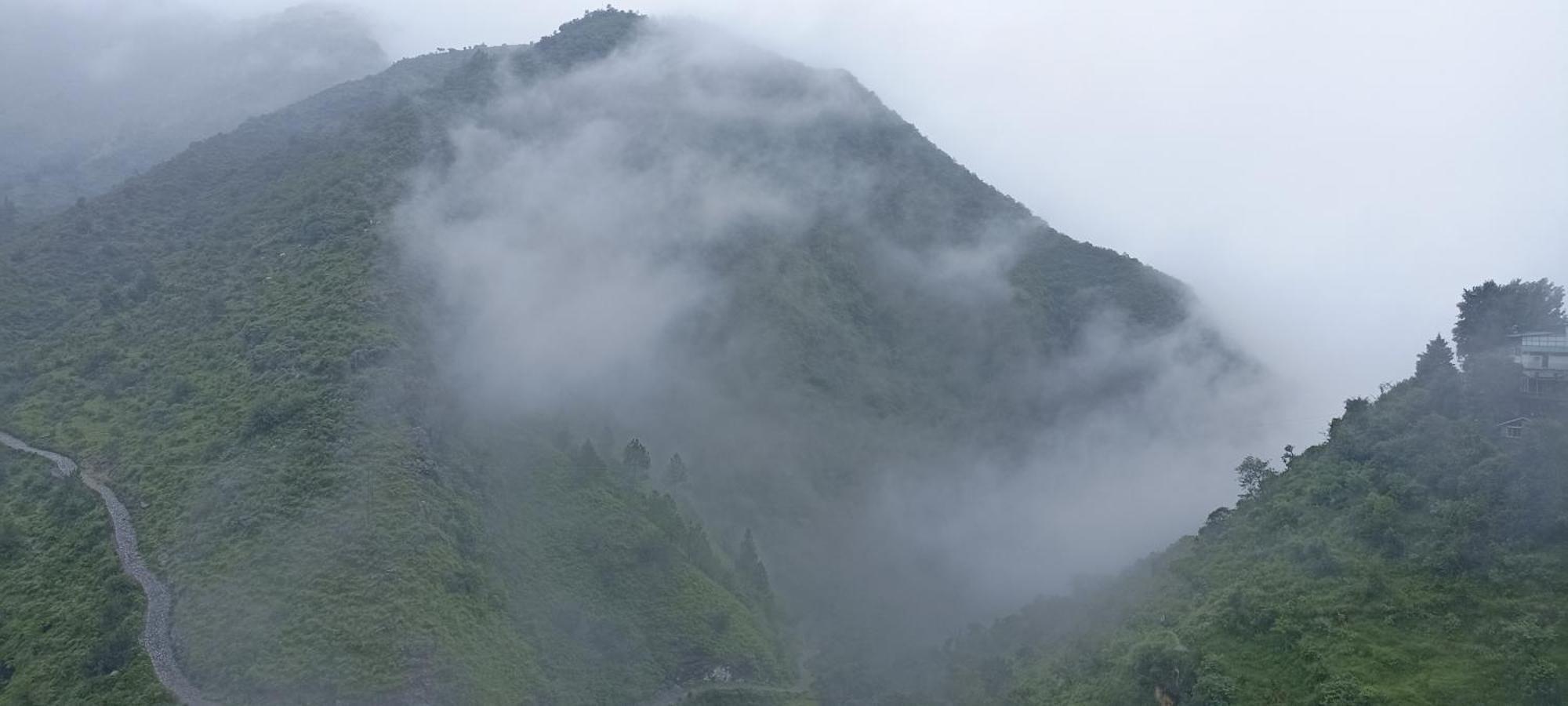 Icebergs Mussoorie - A Boutique Stay And 24 Hrs Roof Top Cafe מראה חיצוני תמונה