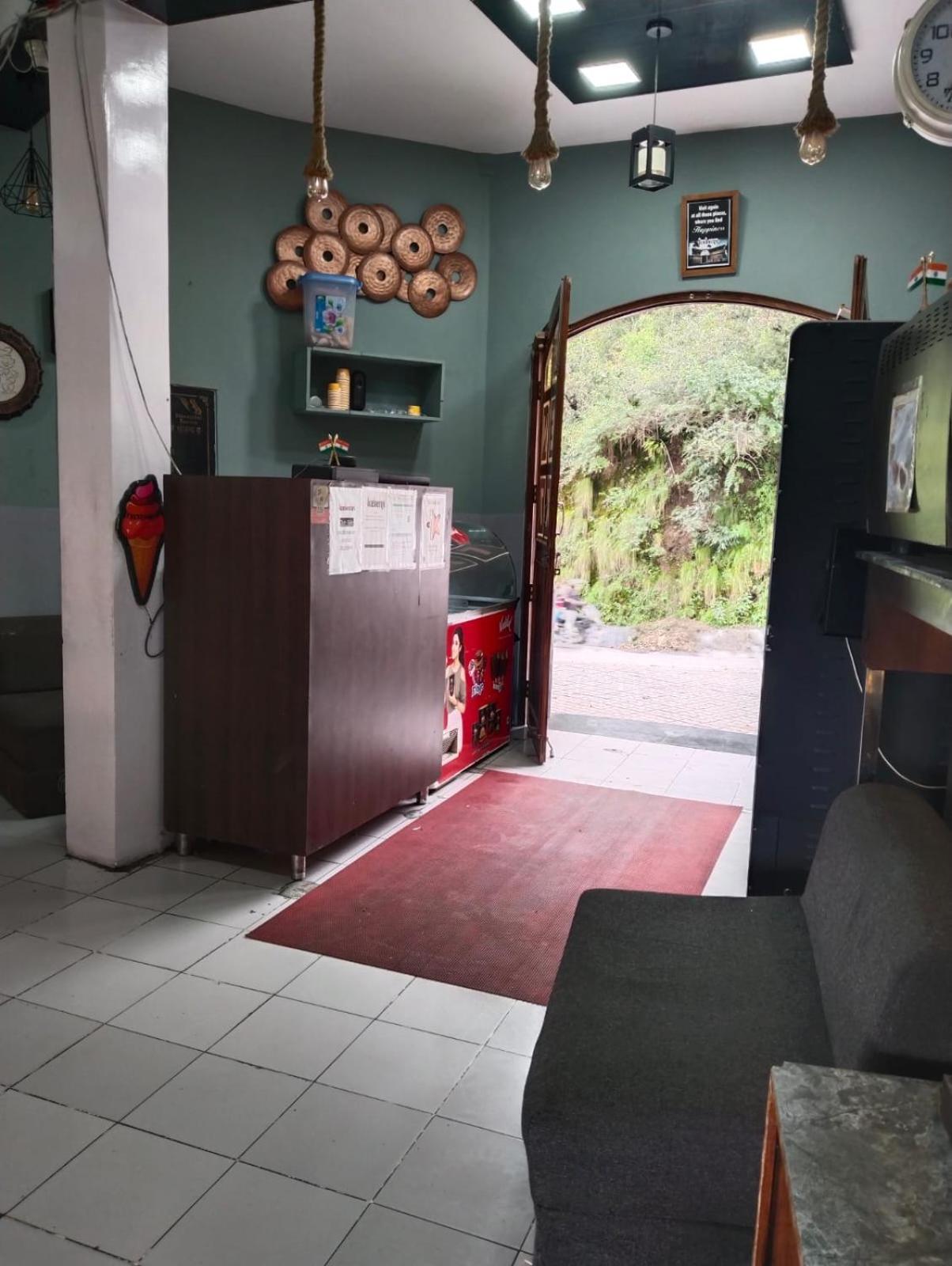 Icebergs Mussoorie - A Boutique Stay And 24 Hrs Roof Top Cafe מראה חיצוני תמונה