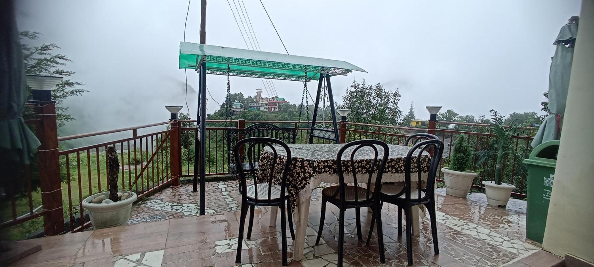Icebergs Mussoorie - A Boutique Stay And 24 Hrs Roof Top Cafe מראה חיצוני תמונה