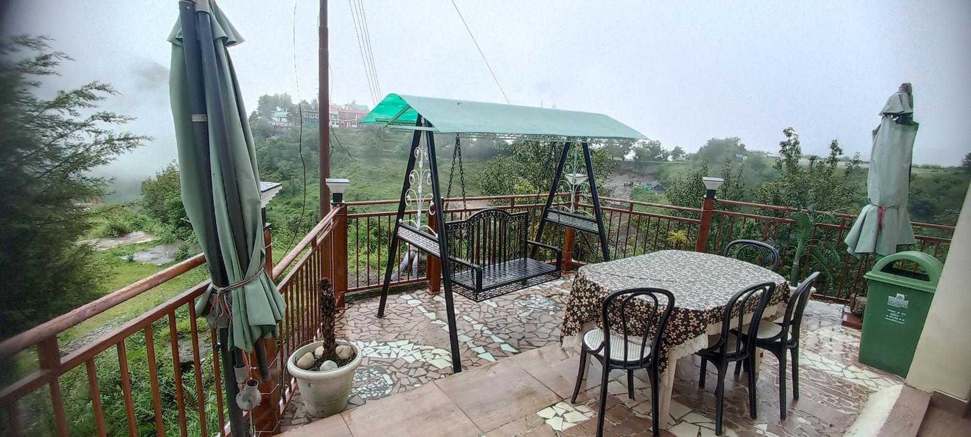 Icebergs Mussoorie - A Boutique Stay And 24 Hrs Roof Top Cafe מראה חיצוני תמונה