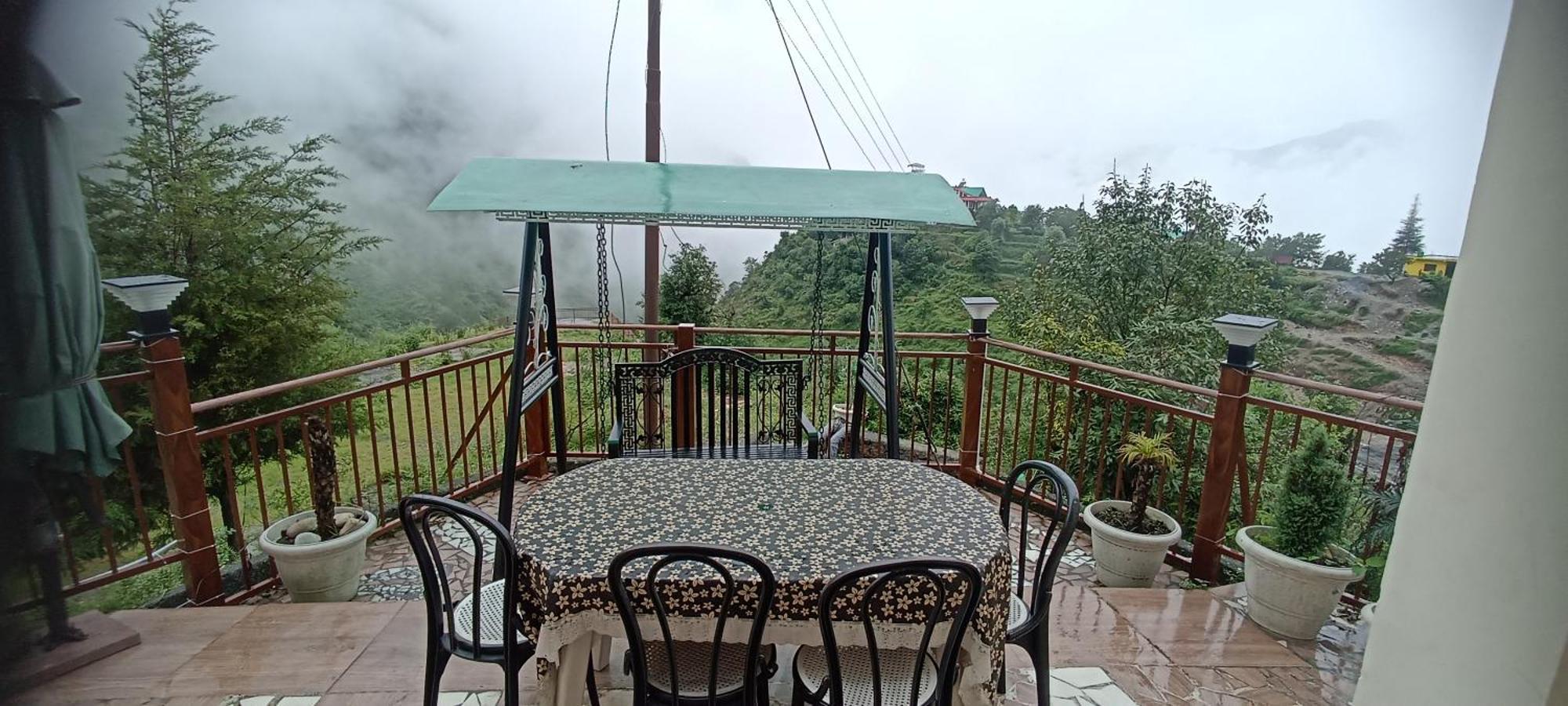 Icebergs Mussoorie - A Boutique Stay And 24 Hrs Roof Top Cafe מראה חיצוני תמונה