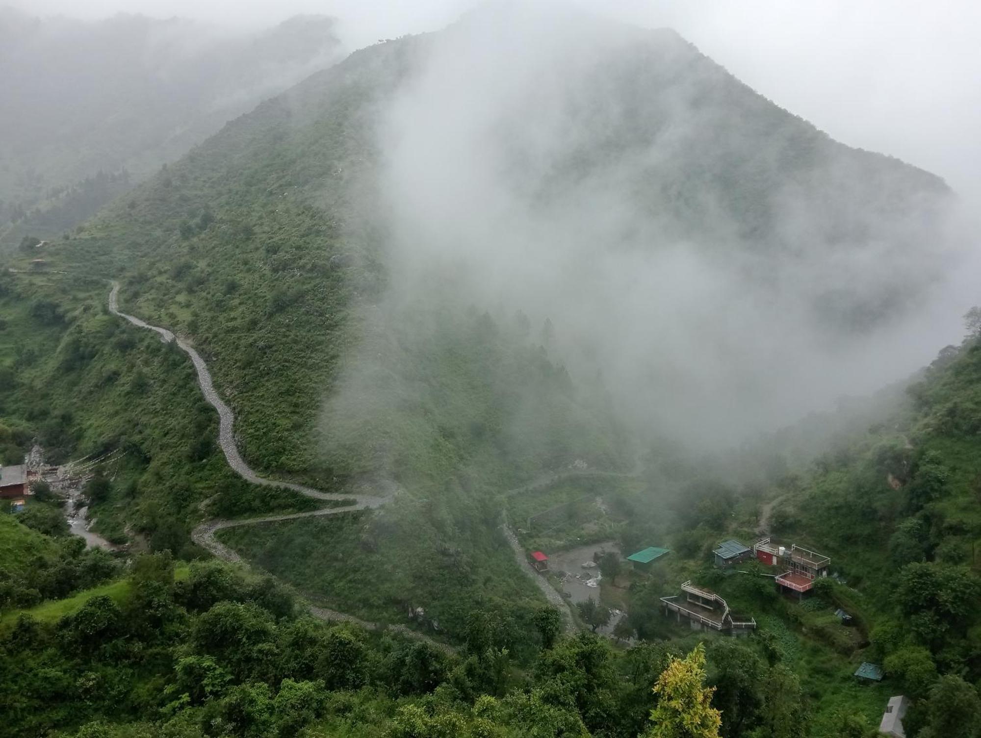 Icebergs Mussoorie - A Boutique Stay And 24 Hrs Roof Top Cafe מראה חיצוני תמונה