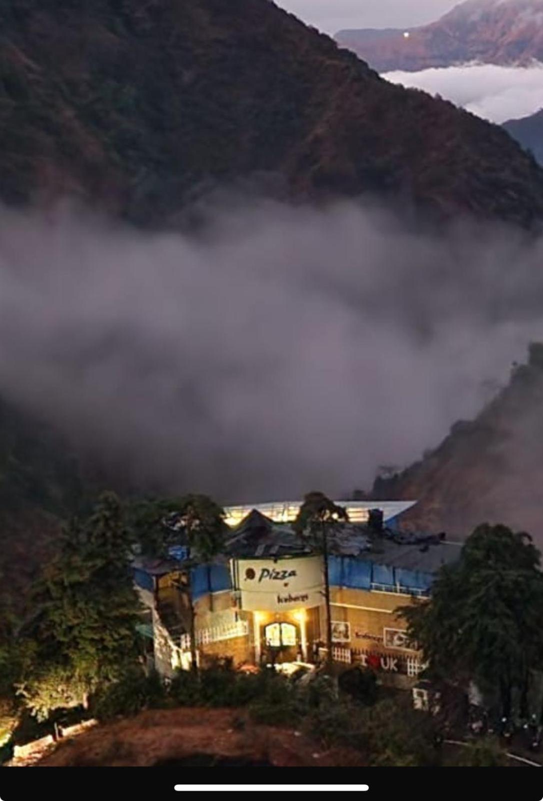 Icebergs Mussoorie - A Boutique Stay And 24 Hrs Roof Top Cafe מראה חיצוני תמונה