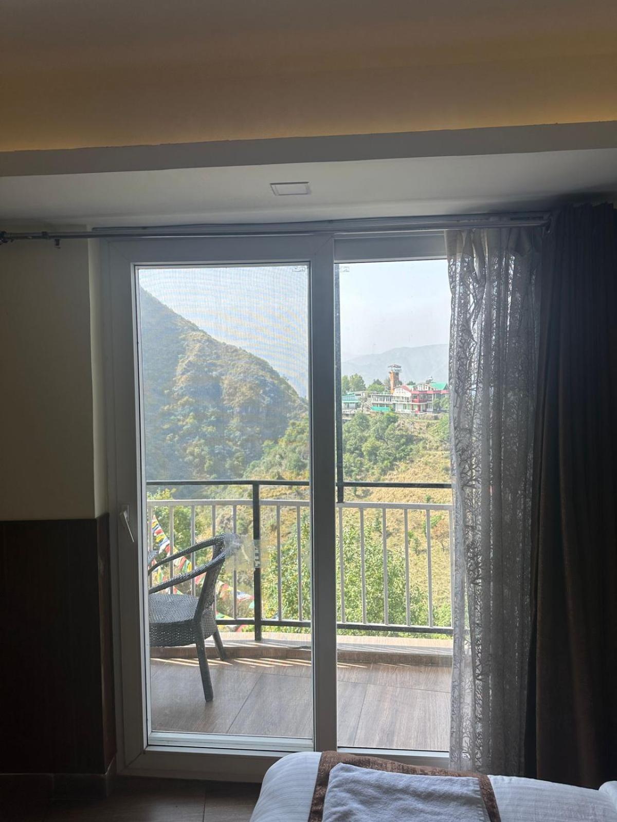 Icebergs Mussoorie - A Boutique Stay And 24 Hrs Roof Top Cafe מראה חיצוני תמונה